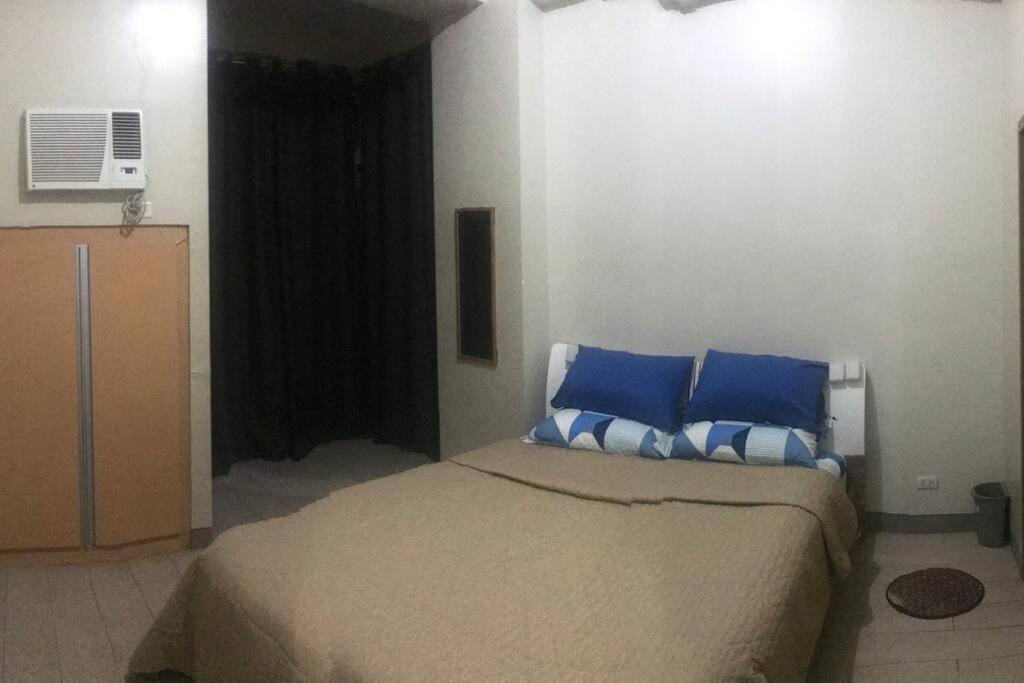 Lovely 2 Bed Room Condo Infront Of Naia Terminal 3 Манила Екстериор снимка