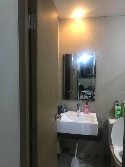 Lovely 2 Bed Room Condo Infront Of Naia Terminal 3 Манила Екстериор снимка