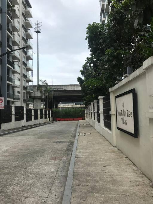 Lovely 2 Bed Room Condo Infront Of Naia Terminal 3 Манила Екстериор снимка