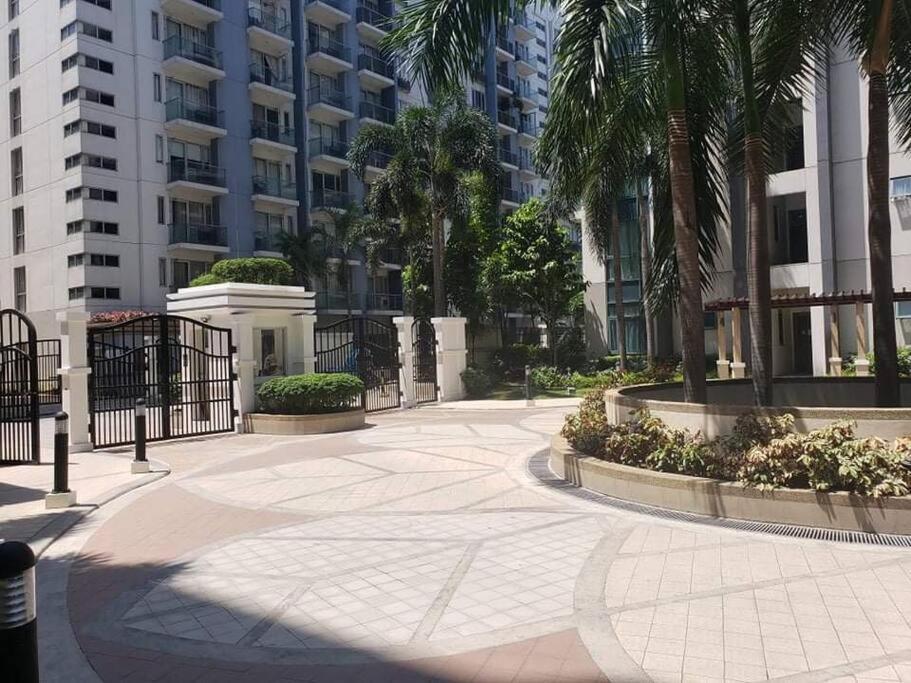 Lovely 2 Bed Room Condo Infront Of Naia Terminal 3 Манила Екстериор снимка